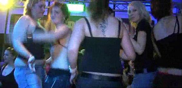  Girls blowjob hard cocks on party